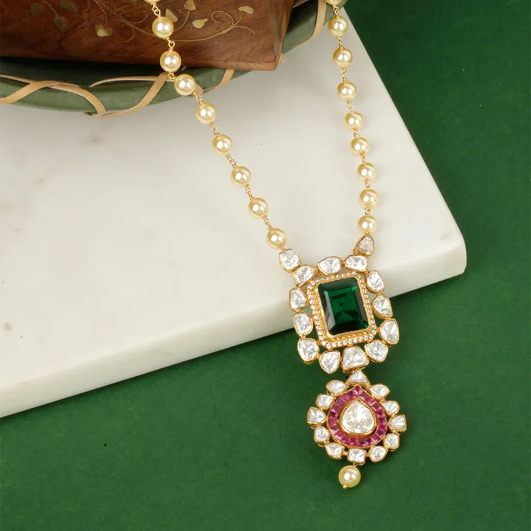 The Verdant Scarlet Pendant