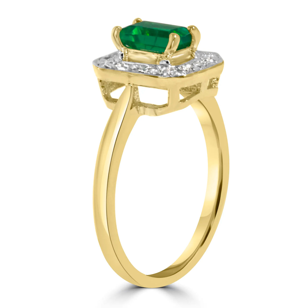 Gold ring with emerald and diamonds