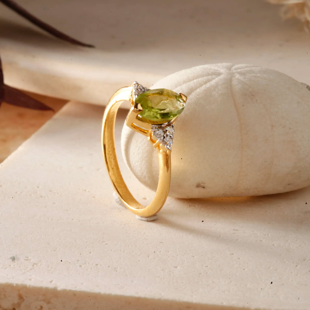 Stylish Green Gemstone Ring Gift for Women - August Birthstone Jewellery Idea